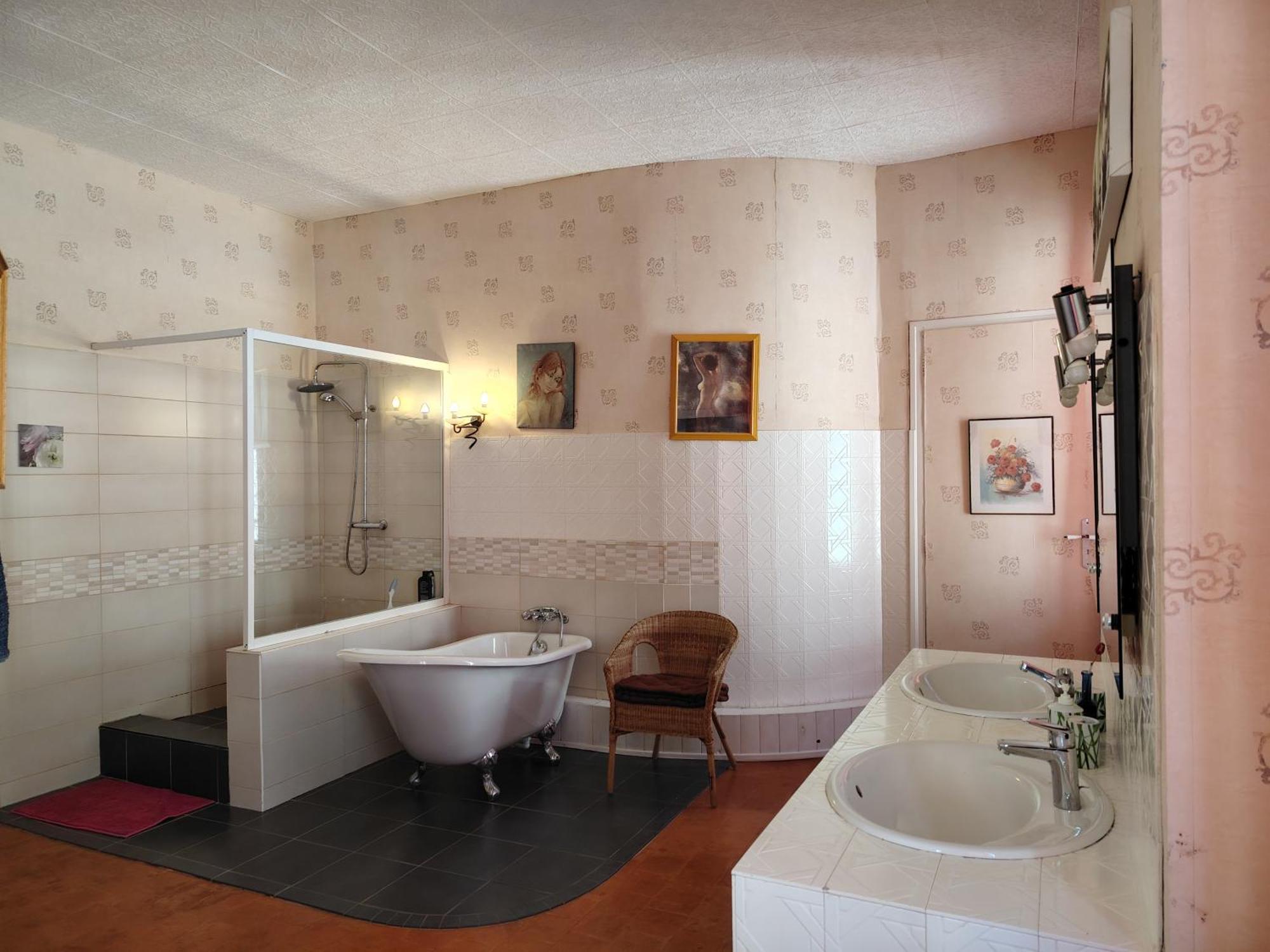 Les Volets Bleus Bed & Breakfast Salleles-d'Aude Luaran gambar